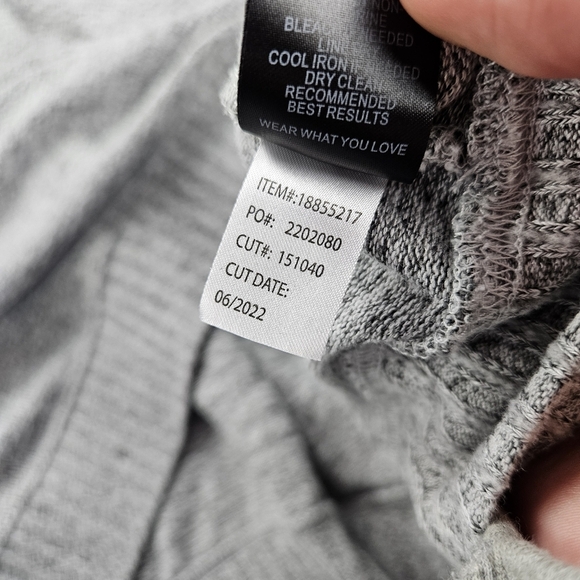 Torrid Super Soft Plush V-Neck Lace Pieced Sleeve Raglan Sweatshirt Heather Gray - Picture 8 of 10